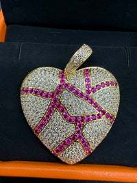 Free heart pendant ￼