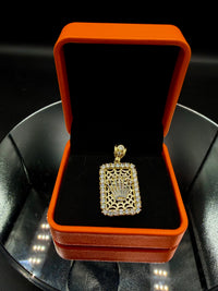 10k gold luxurious pendant
