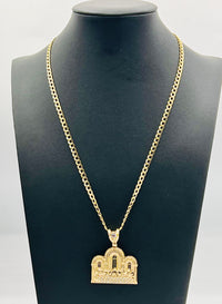 14K Gold Last Supper Shaped Pendant and Gold Curby Chain